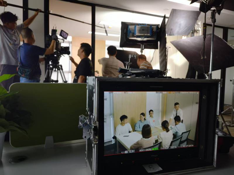 郸城县TVC拍摄公司：科技产品视觉化大师，诠释未来感与功能美学